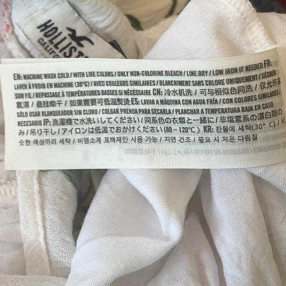 Hollister Floral Shorts White Red Flower Smocked Waist Boho BeachWear Size SM - Picture 7 of 7